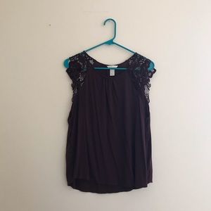 Maroon tank top with lace sleeves